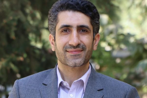 تضعیف نقش پرورشی معلم در پی انحصار آموزشی هوش مصنوعی