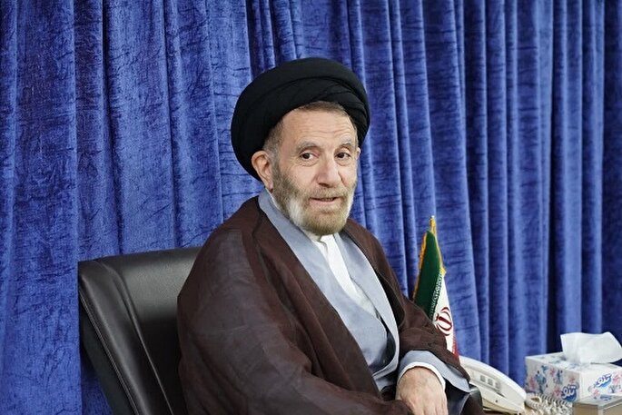 انقلاب اسلامی زمینه استقلال و رشد علمی جامعه را فراهم کرد