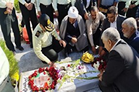 عکس | گلباران و عطر افشانی گلزار مطهر شهدای شهرستان خرم‌آباد