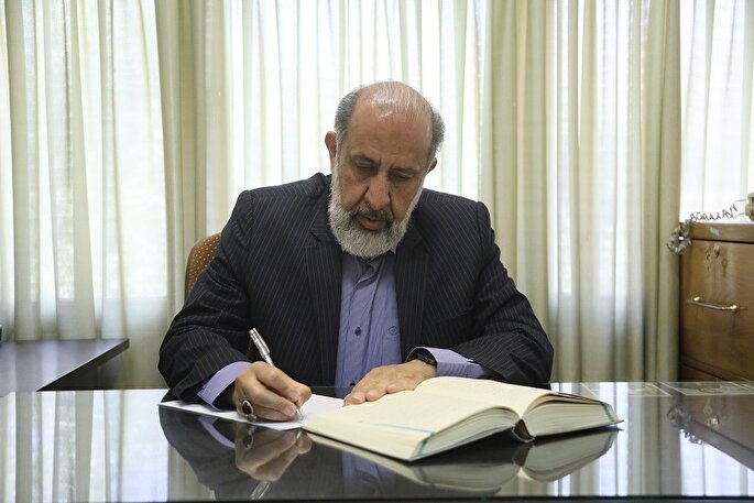 صفات خوب ریزش کمالات حق است