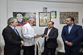 نوجوانان و جوانان باید با زندگی اسطوره‌های ایثار و اخلاص آشنا شوند