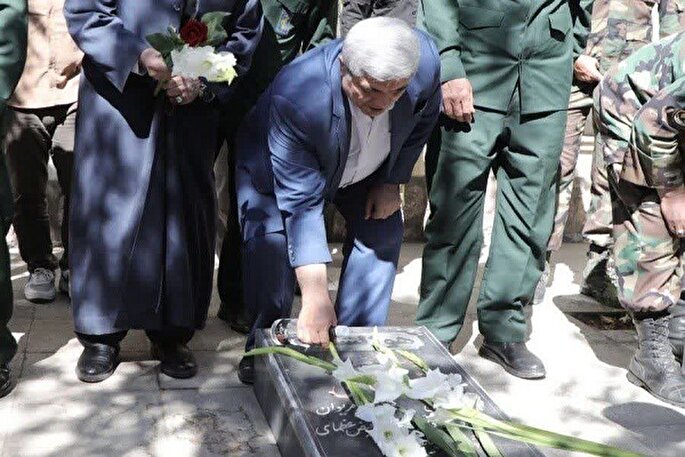 عطرافشانی و غباروربی گلزار شهدای کردستان