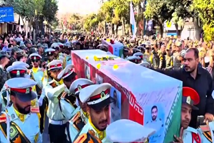 پیکر دو شهید امنیت استان مرکزی به خاک سپرده شد