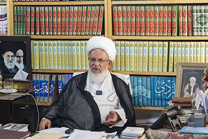 فضای دانشگاه به فضای مؤمنانه تبدیل شود