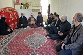 دیدار مشاور استاندار آذربایجان‌غربی با خانواده شهید ولی‌زاده