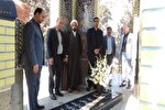 ادای احترام معاون فرهنگی جهاددانشگاهی به شهید گمنام در خرم‌آباد + عکس