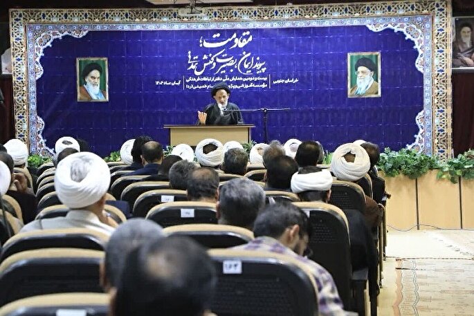 توسعه بصیرت و آگاهی مردمی، راهکار اصلی برای شکست فتنه‌های دشمن است