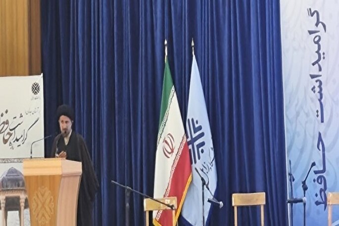 حافظ متفکر اجتماعی و ریاستیز بود