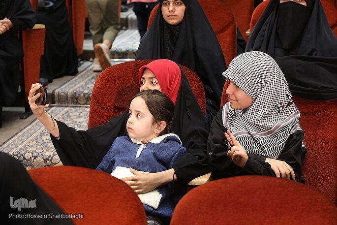 حضور خانوادگی تماشاگران در روز پایانی مسابقات معارفی قرآن