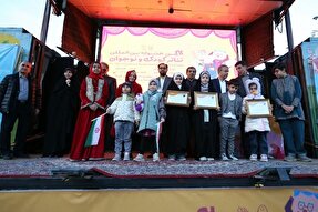 تجلیل از فرزندان شهدای اقتدار در جشنواره‌‎ تئاتر کودک و نوجوان همدان