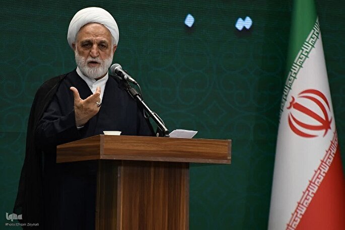 دانشجویان نقد سازنده و اثرگذار ارائه دهند