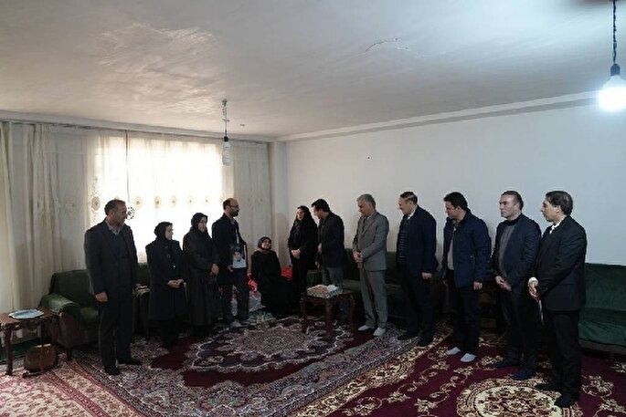 تجلیل جهاددانشگاهی اردبیل از مادر شهید «علی منتظر نظام»