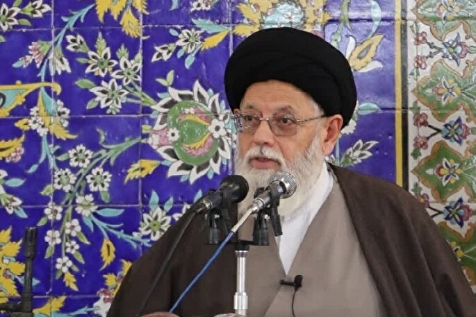 علم همراه با اخلاص معیار اصلی موفقیت طلاب است