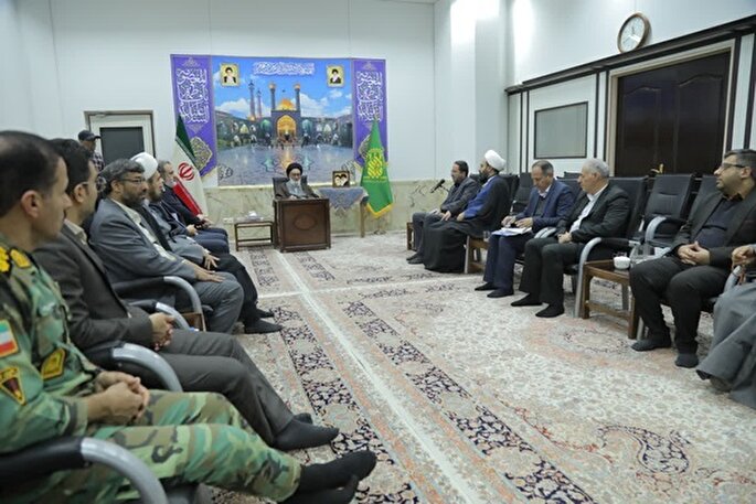 مبنای همه امور در جمهوری اسلامی بر پایه فقه و شرع مقدس باشد