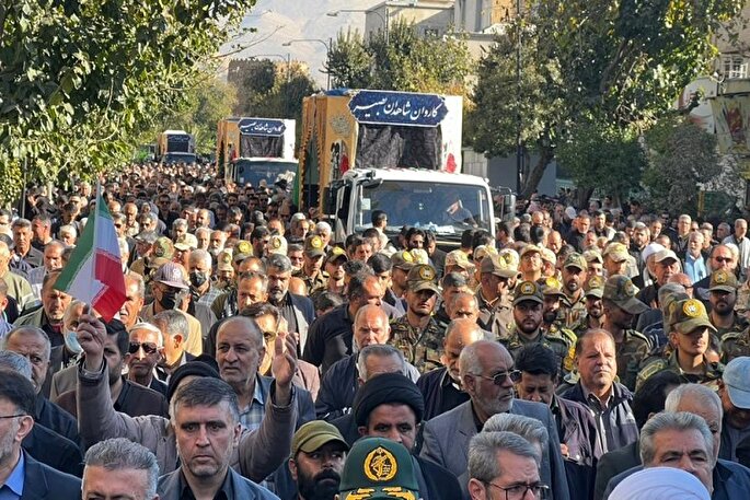 مردم فارس پیکر ۱۲ شهید دفاع مقدس را تشییع کردند