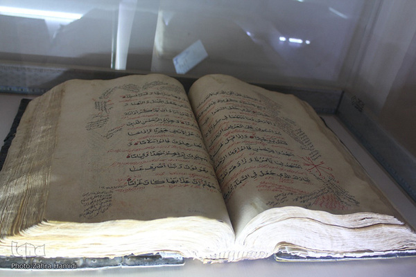 نگاهی به موزه کتب خطی در باغ اکبریه بیرجند