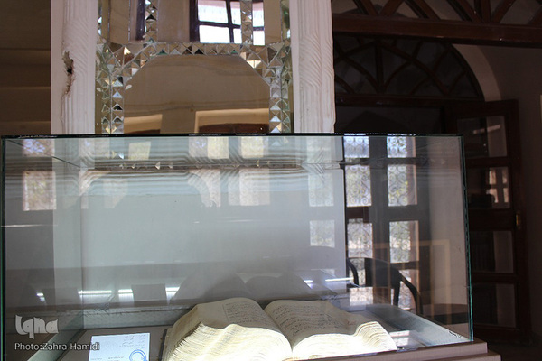 نگاهی به موزه کتب خطی در باغ اکبریه بیرجند