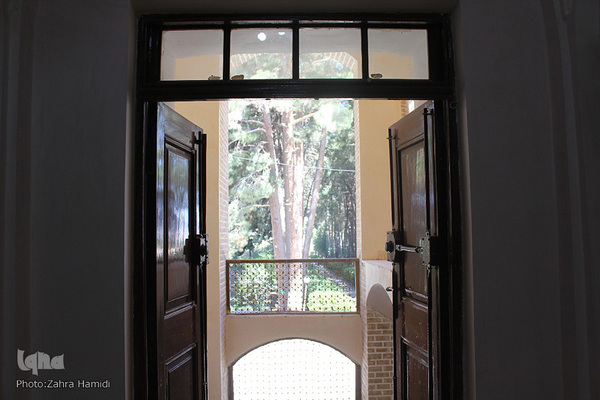 نگاهی به موزه کتب خطی در باغ اکبریه بیرجند