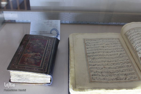 نگاهی به موزه کتب خطی در باغ اکبریه بیرجند