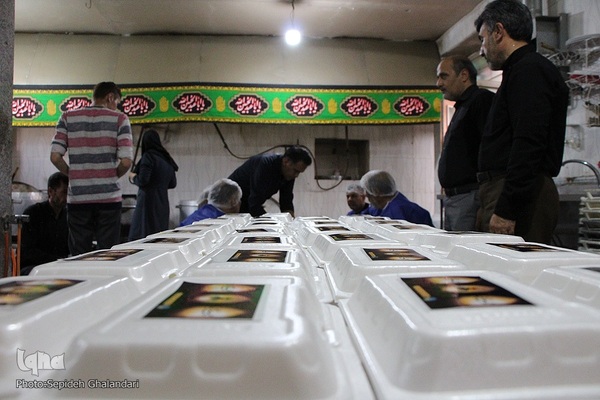 اطعام حسینی در نخستین روز محرم