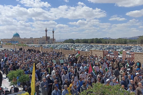 راهپیمایی نمازگزاران بیرجندی در تشکر از اقدام سپاه در وعده صادق