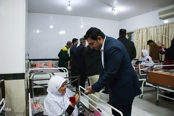 حضور استاندار خراسان‌جنوبی در مرکز نگهداری سالمندان مجتمع حضرت علی اکبر(ع)