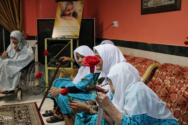 حضور استاندار خراسان‌جنوبی در مرکز نگهداری سالمندان مجتمع حضرت علی اکبر(ع)