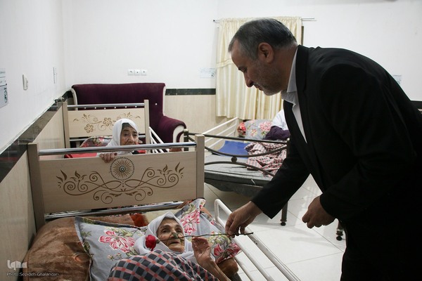 حضور استاندار خراسان‌جنوبی در مرکز نگهداری سالمندان مجتمع حضرت علی اکبر(ع)