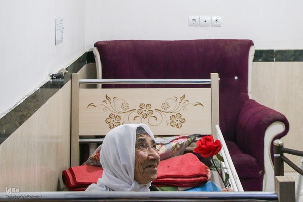 حضور استاندار خراسان‌جنوبی در مرکز نگهداری سالمندان مجتمع حضرت علی اکبر(ع)