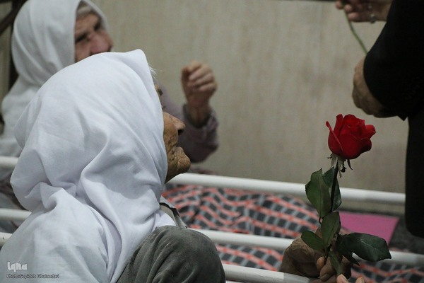 حضور استاندار خراسان‌جنوبی در مرکز نگهداری سالمندان مجتمع حضرت علی اکبر(ع)