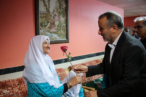 حضور استاندار خراسان‌جنوبی در مرکز نگهداری سالمندان مجتمع حضرت علی اکبر(ع)