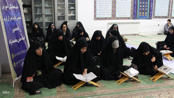 محفل انس با قرآن یادبود شهدای مقاومت وگرامیداشت بیش از۲۰۰۰ شهید خراسان جنوبی