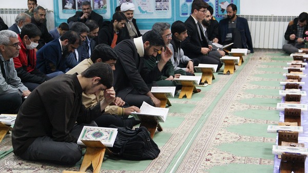 محفل انس با قرآن یادبود شهدای مقاومت وگرامیداشت بیش از۲۰۰۰ شهید خراسان جنوبی