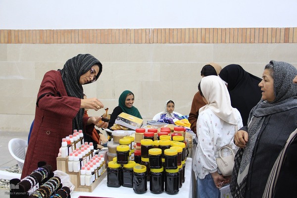 نمایشگاه اقتصاد به توان مردم