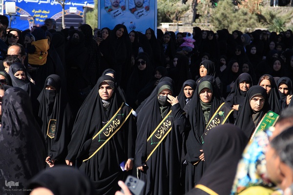 مراسم‌ خاکسپاری شهید گمنام دربوستان الهیه بیرجند