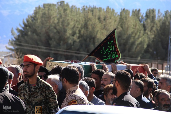 مراسم‌ خاکسپاری شهید گمنام دربوستان الهیه بیرجند