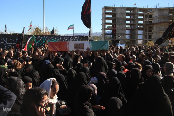 مراسم‌ خاکسپاری شهید گمنام دربوستان الهیه بیرجند