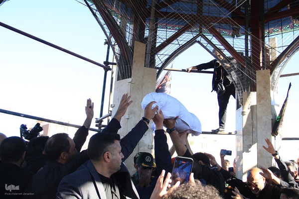 مراسم‌ خاکسپاری شهید گمنام دربوستان الهیه بیرجند