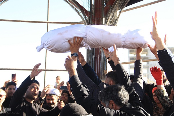 مراسم‌ خاکسپاری شهید گمنام دربوستان الهیه بیرجند