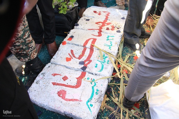 مراسم‌ خاکسپاری شهید گمنام دربوستان الهیه بیرجند