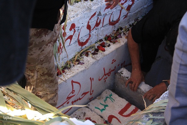 مراسم‌ خاکسپاری شهید گمنام دربوستان الهیه بیرجند