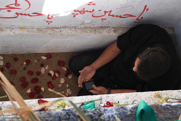 مراسم‌ خاکسپاری شهید گمنام دربوستان الهیه بیرجند