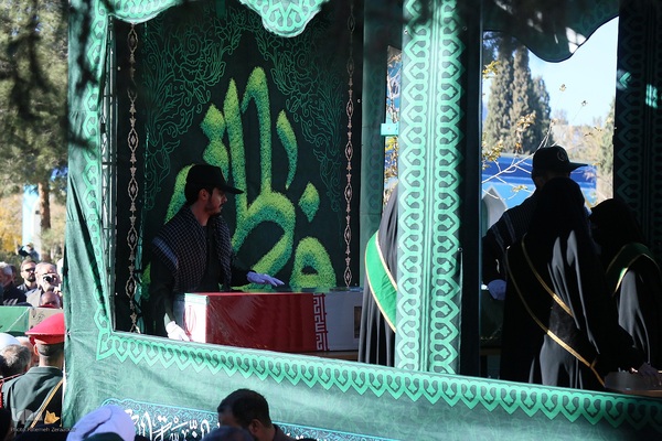 شکوه بدرقه لاله‌های گمنام فاطمی در بیرجند