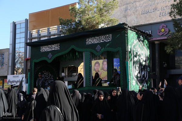 شکوه بدرقه لاله‌های گمنام فاطمی در بیرجند