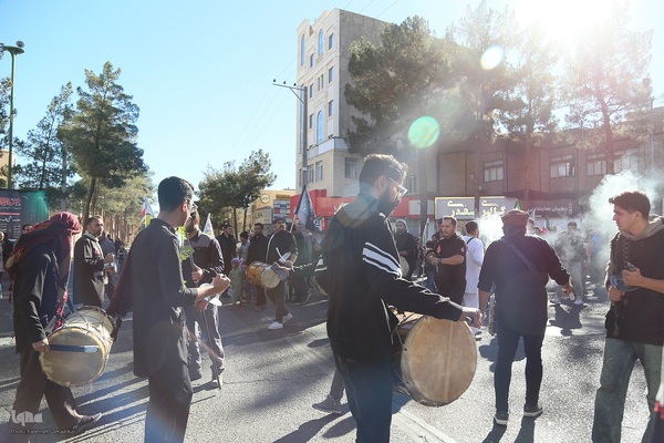 شکوه بدرقه لاله‌های گمنام فاطمی در بیرجند