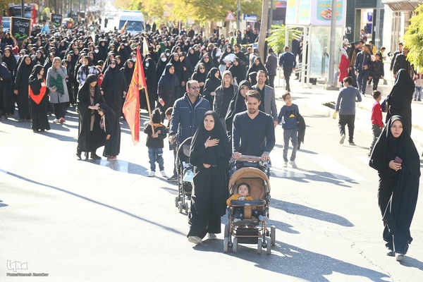 شکوه بدرقه لاله‌های گمنام فاطمی در بیرجند