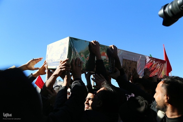 شکوه بدرقه لاله‌های گمنام فاطمی در بیرجند