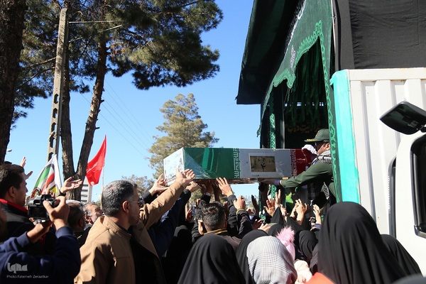 شکوه بدرقه لاله‌های گمنام فاطمی در بیرجند