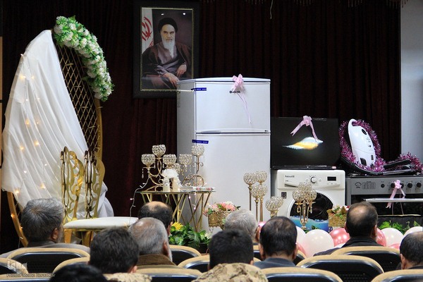 اهدا ۲۲۰ سری جهیزیه اهدایی مقام معظم رهبری به نوعروسان خراسان جنوبی