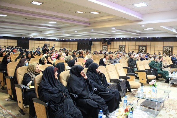 اهدا ۲۲۰ سری جهیزیه اهدایی مقام معظم رهبری به نوعروسان خراسان جنوبی